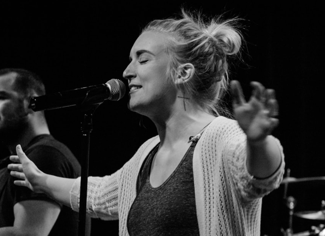 CHANTER AVEC SON CERVEAU DROIT